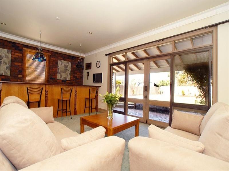 48 Woodbine Grove, Chelsea VIC 3196