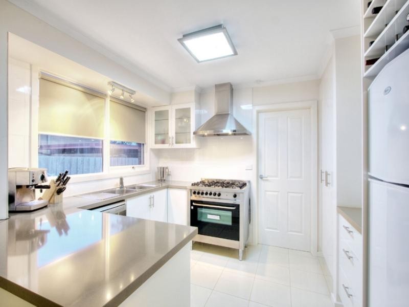 9 Seaton Drive, Dingley Village VIC 3172