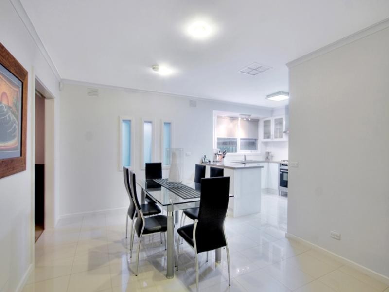 9 Seaton Drive, Dingley Village VIC 3172