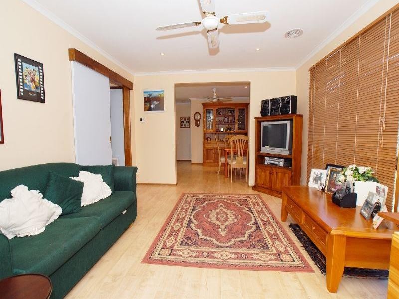 24 Longbeach Close, Aspendale VIC 3195