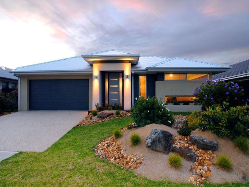 52 Deepwater Drive, Waterways VIC 3195