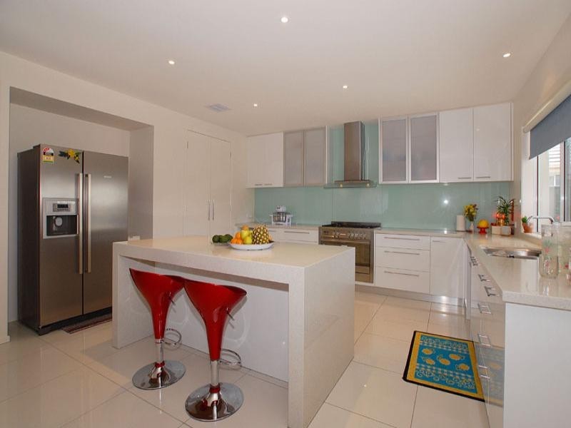 12 Coorong Cirlcle, Waterways VIC 3195