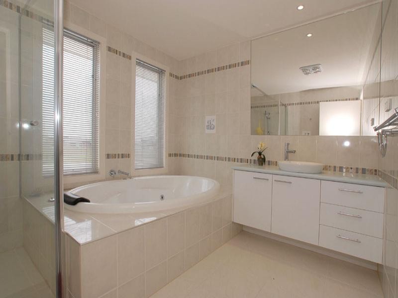 12 Coorong Cirlcle, Waterways VIC 3195