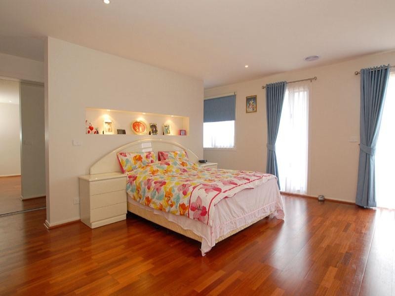 12 Coorong Cirlcle, Waterways VIC 3195