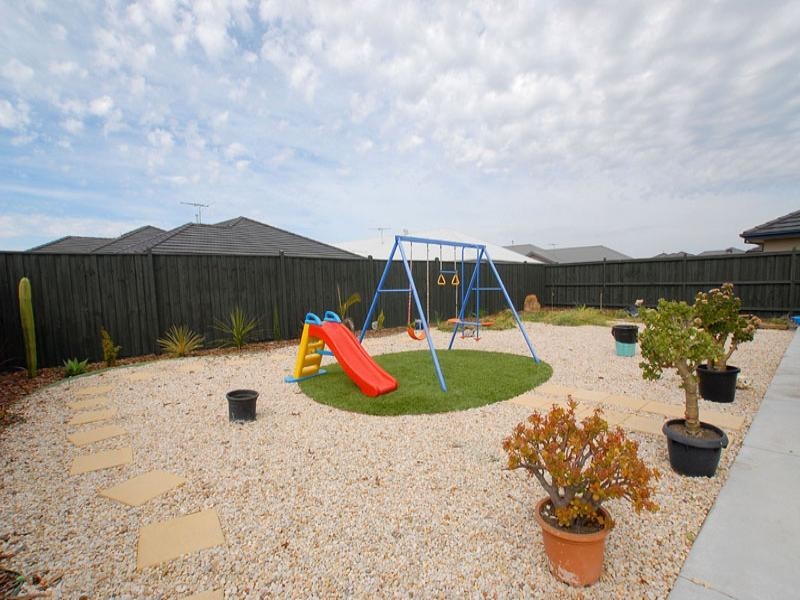 12 Coorong Cirlcle, Waterways VIC 3195
