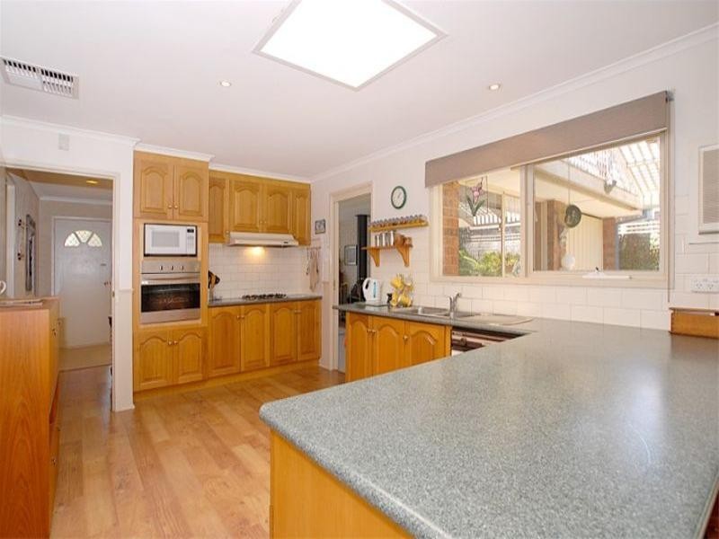 16 Langslow Road, Aspendale Gardens VIC 3195