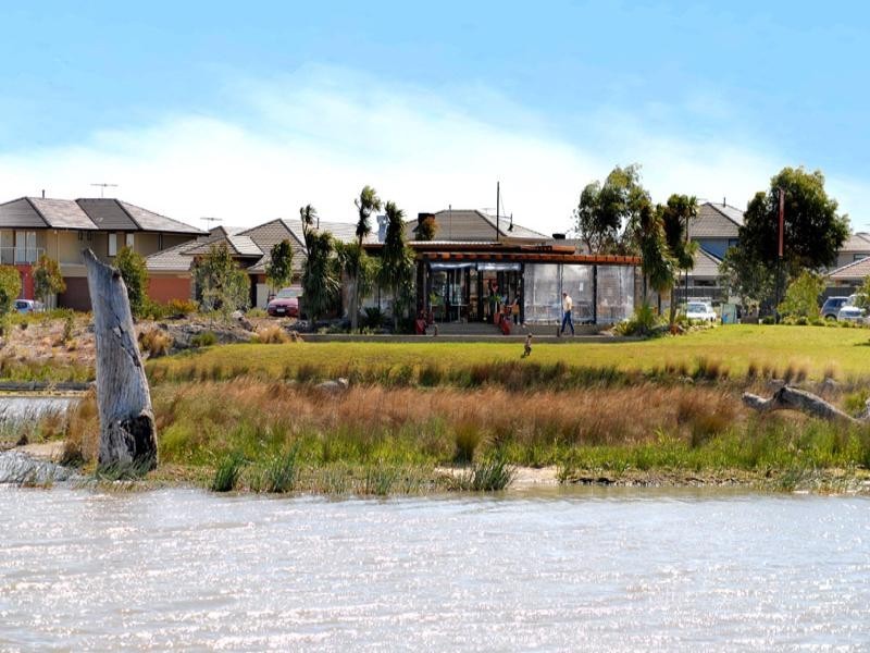 27 Island Point Avenue, Waterways VIC 3195