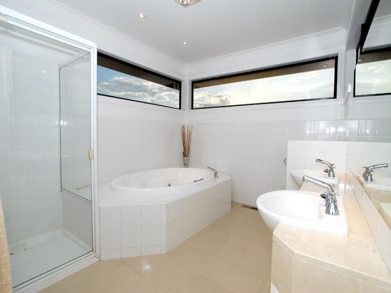 4 Spinnaker Court, Aspendale Gardens VIC 3195