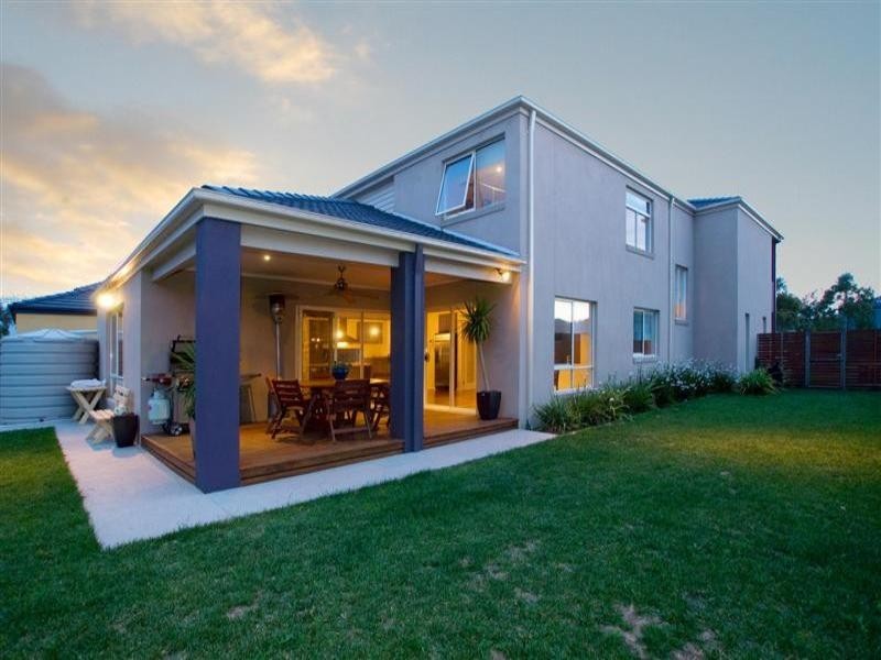 49 Macquarie Circle, Waterways VIC 3195