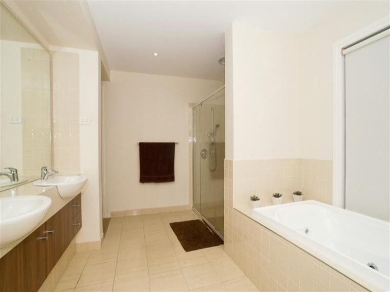 49 Macquarie Circle, Waterways VIC 3195