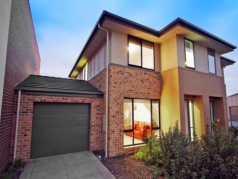 8 Dresden Drive, Waterways VIC 3195