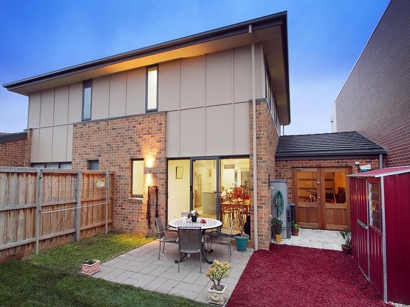 8 Dresden Drive, Waterways VIC 3195