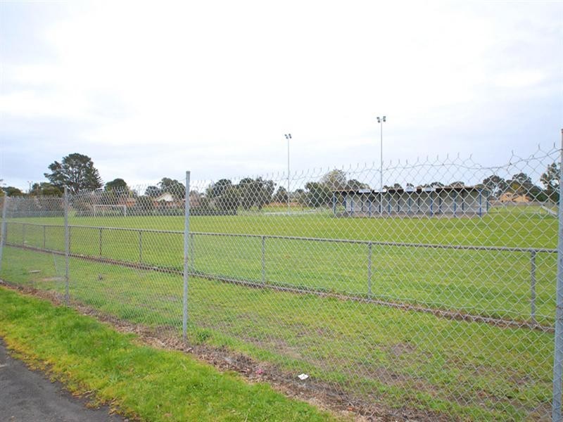 18 Jenkens Street, Frankston North VIC 3200