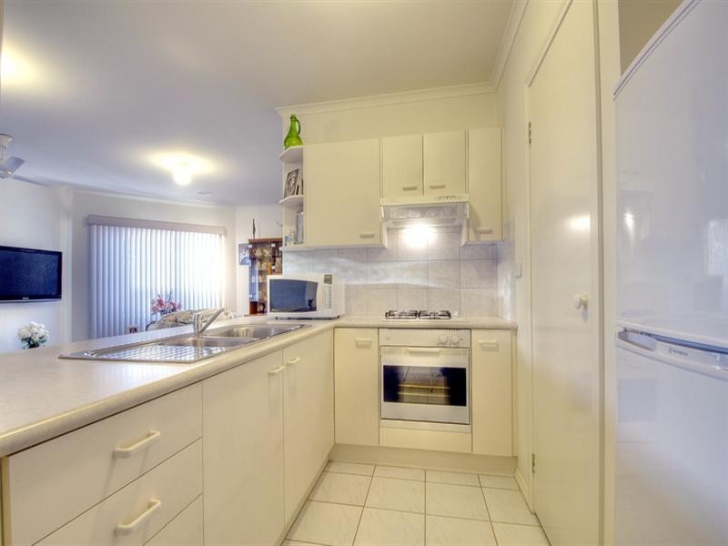 2/4 Belle Crescent, Mordialloc VIC 3195