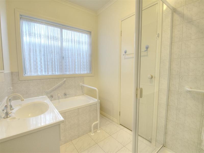 2/4 Belle Crescent, Mordialloc VIC 3195