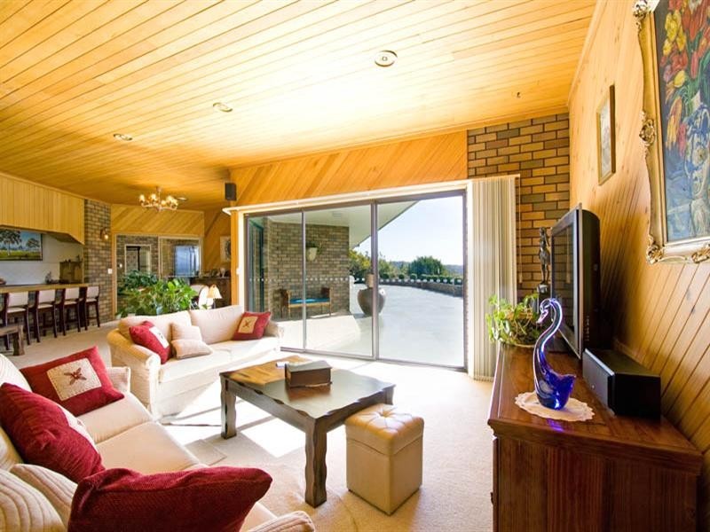 180 Pearces Track, Hernes Oak VIC 3825