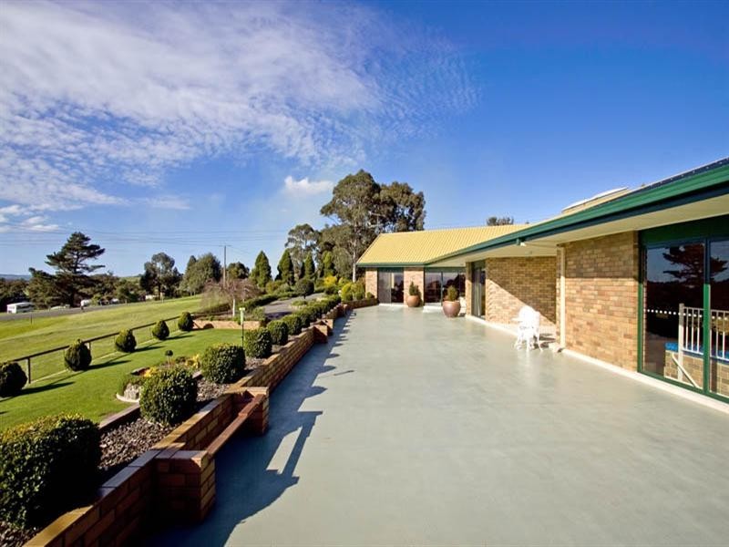 180 Pearces Track, Hernes Oak VIC 3825