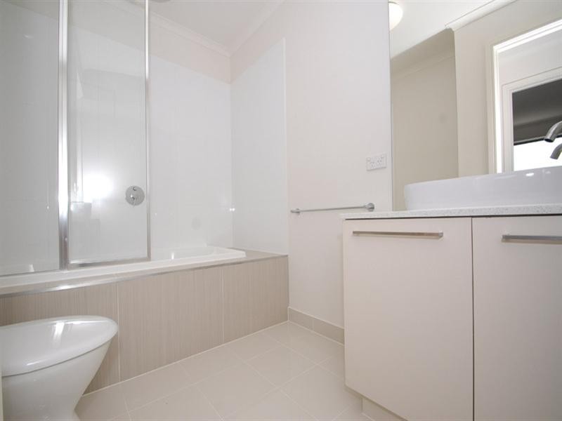 21 Paragon Way, Waterways VIC 3195