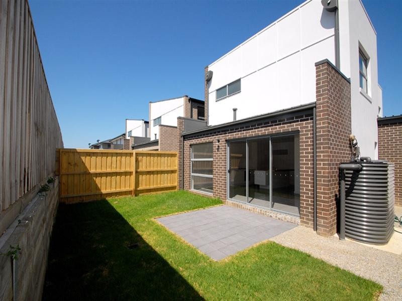 21 Paragon Way, Waterways VIC 3195