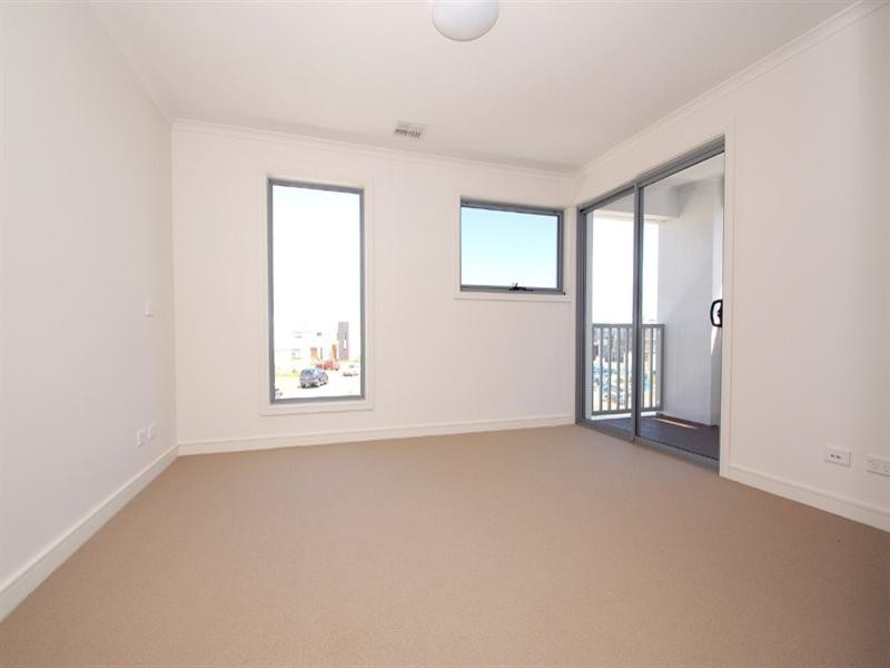 21 Paragon Way, Waterways VIC 3195