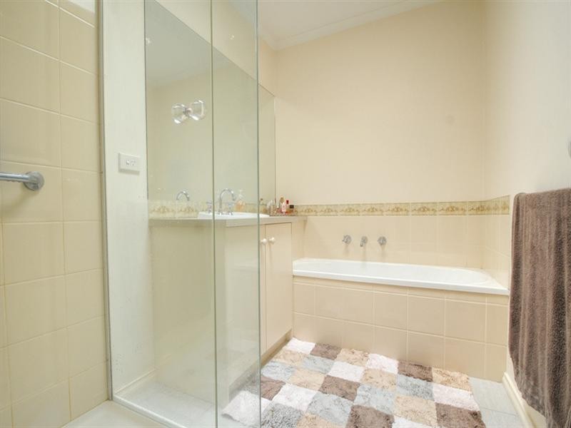 18 Edith Street, Mordialloc VIC 3195