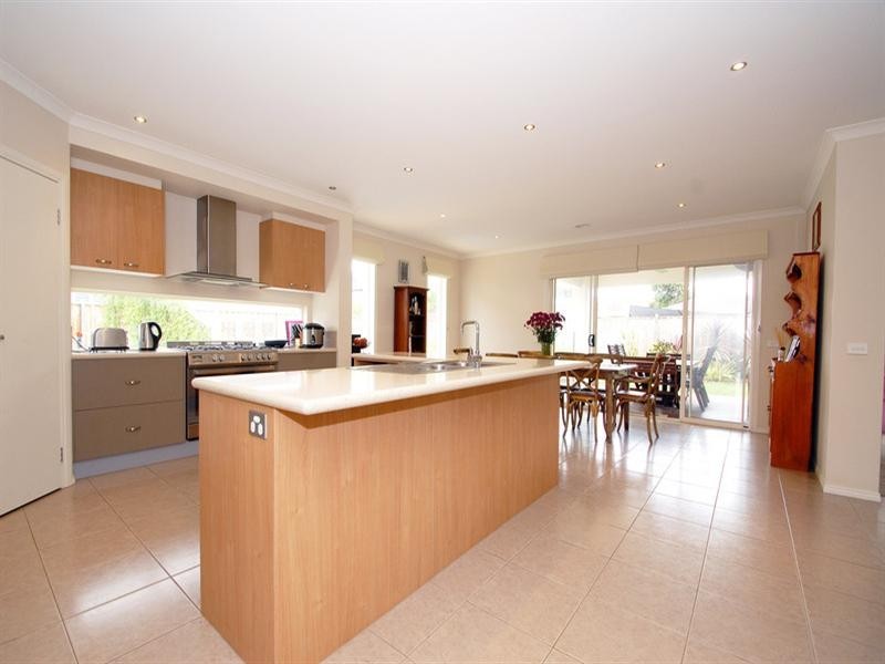 5 Observation Court, Waterways VIC 3195