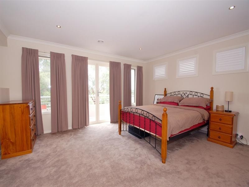 5 Observation Court, Waterways VIC 3195