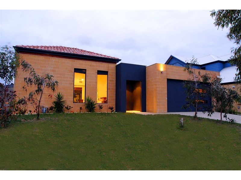 23 Waterside Drive, Waterways VIC 3195