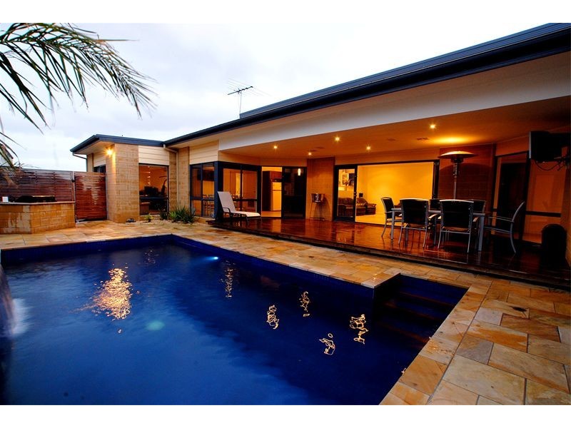 23 Waterside Drive, Waterways VIC 3195