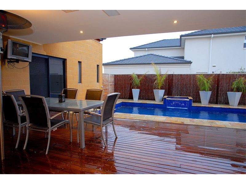 23 Waterside Drive, Waterways VIC 3195