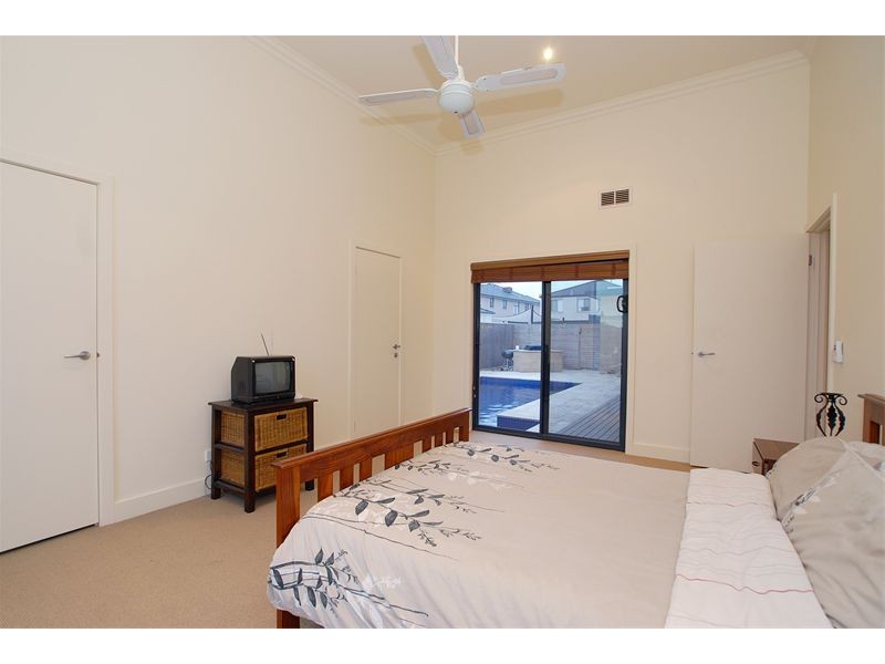 23 Waterside Drive, Waterways VIC 3195