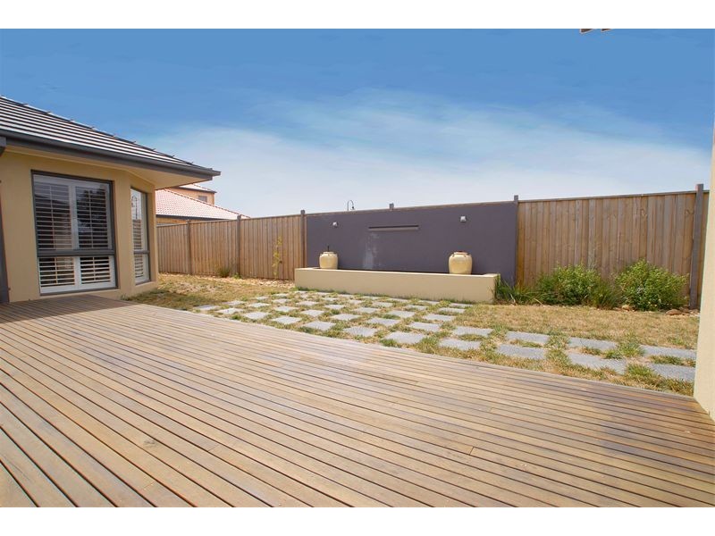 7 Burdekin Boulevard, Waterways VIC 3195