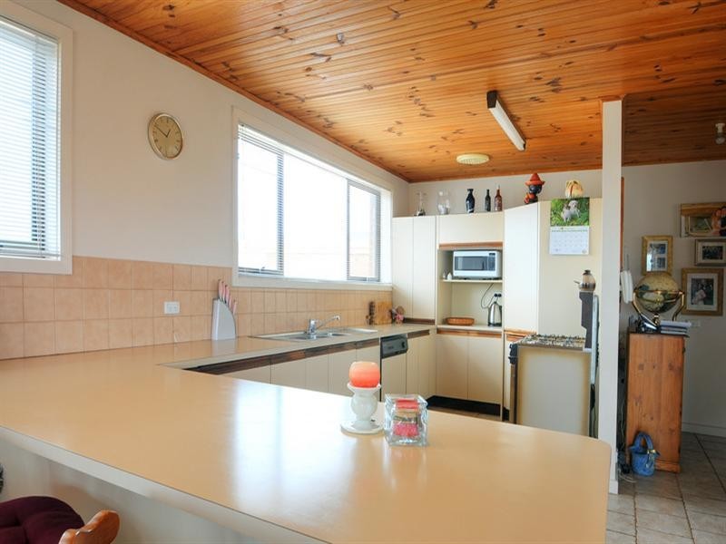 102-105 Nepean Highway, Aspendale VIC 3195