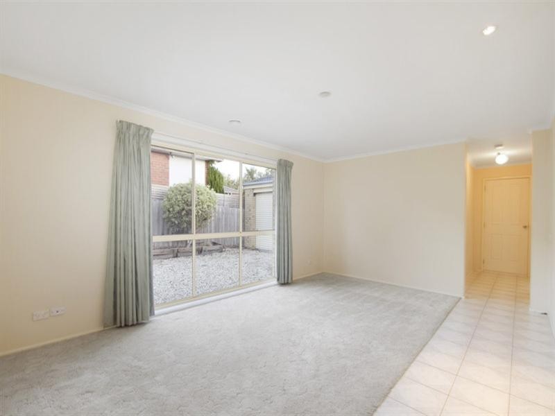 33 Hillview Drive, Carrum Downs VIC 3201