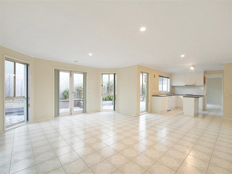 33 Hillview Drive, Carrum Downs VIC 3201