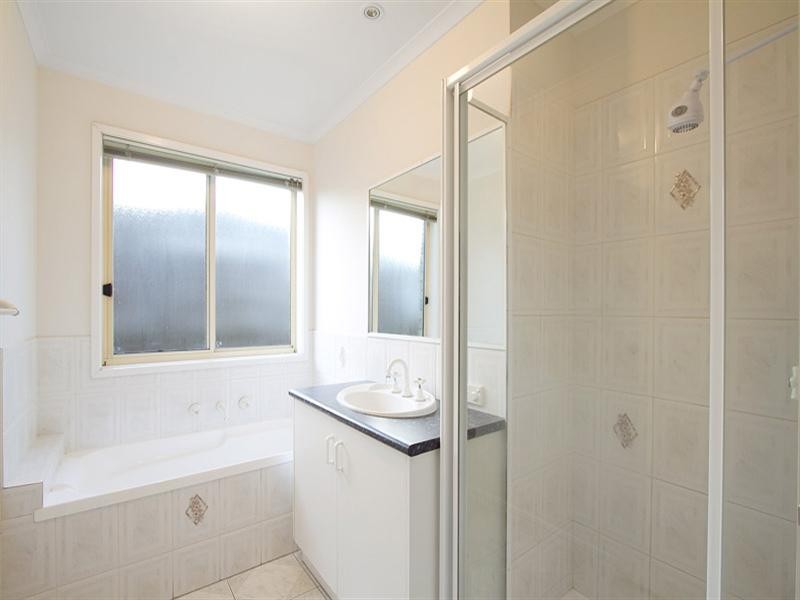 33 Hillview Drive, Carrum Downs VIC 3201