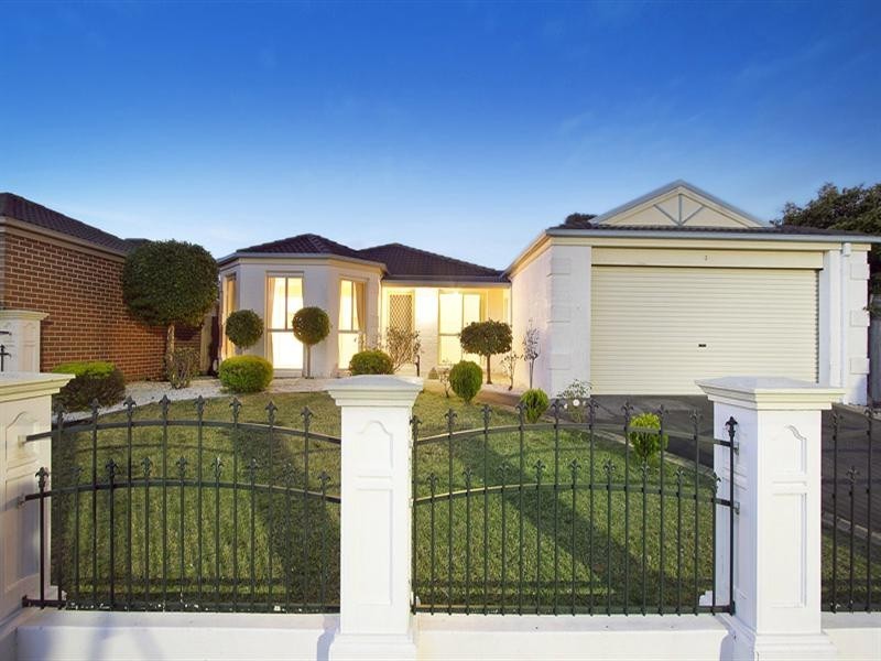 33 Hillview Drive, Carrum Downs VIC 3201