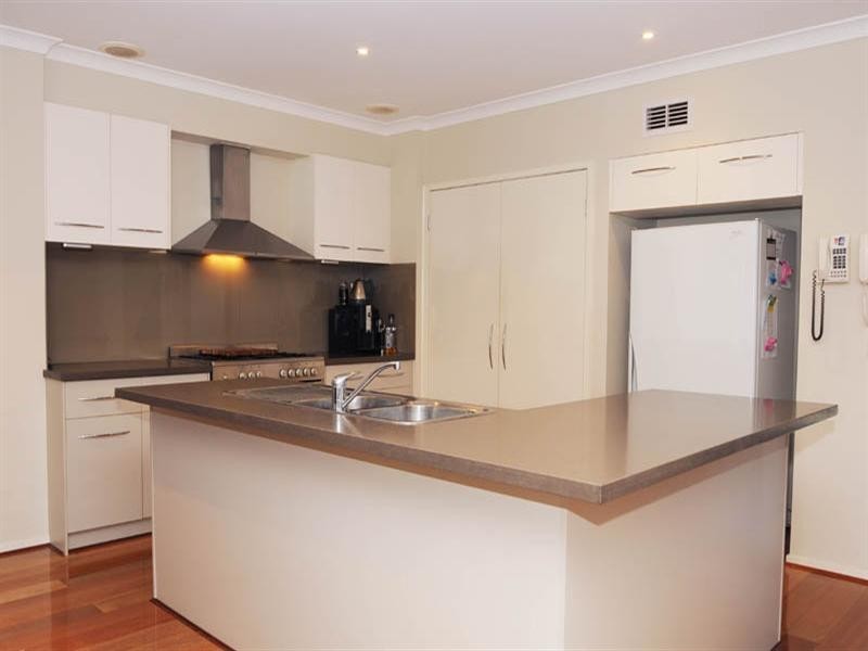 140 Lakeview Boulevard, Keysborough VIC 3173