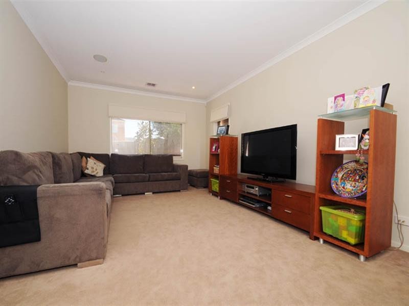 140 Lakeview Boulevard, Keysborough VIC 3173