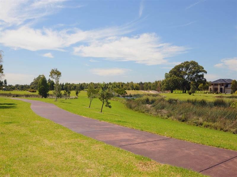 140 Lakeview Boulevard, Keysborough VIC 3173