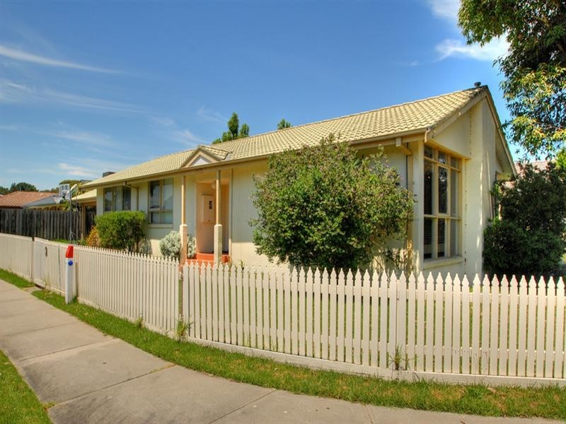 2 Emanuel Drive, Seaford VIC 3198