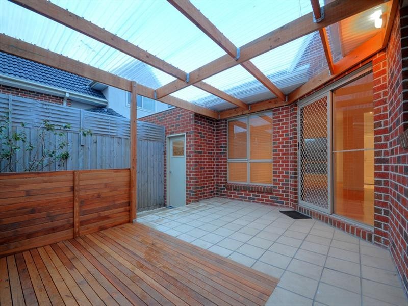 2/18 Crown Avenue, Mordialloc VIC 3195