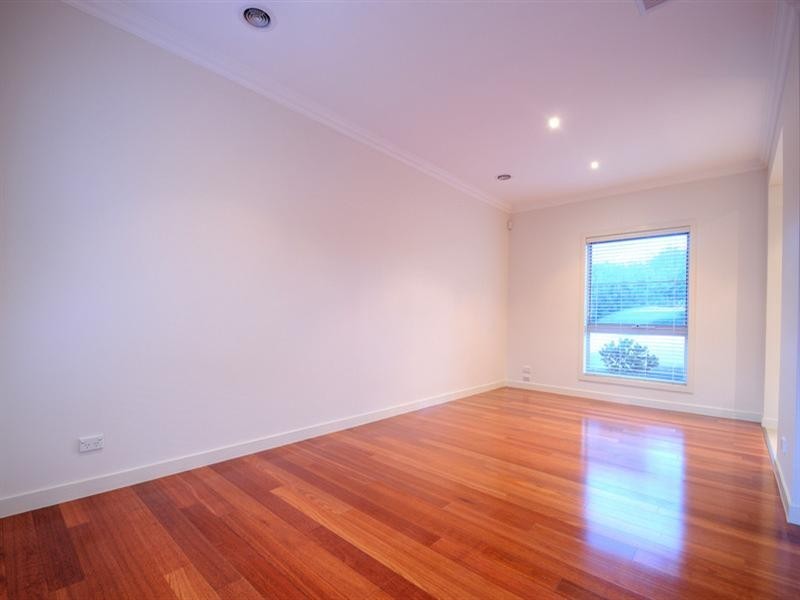 2/18 Crown Avenue, Mordialloc VIC 3195