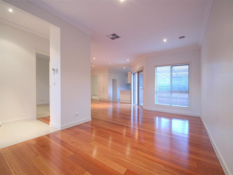 2/18 Crown Avenue, Mordialloc VIC 3195