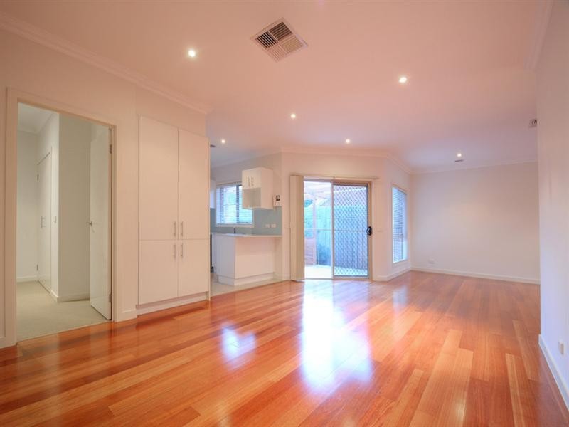 2/18 Crown Avenue, Mordialloc VIC 3195