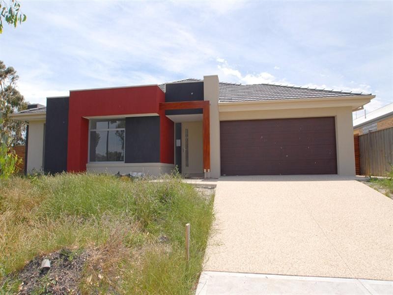 19 LakeKing Circle, Waterways VIC 3195
