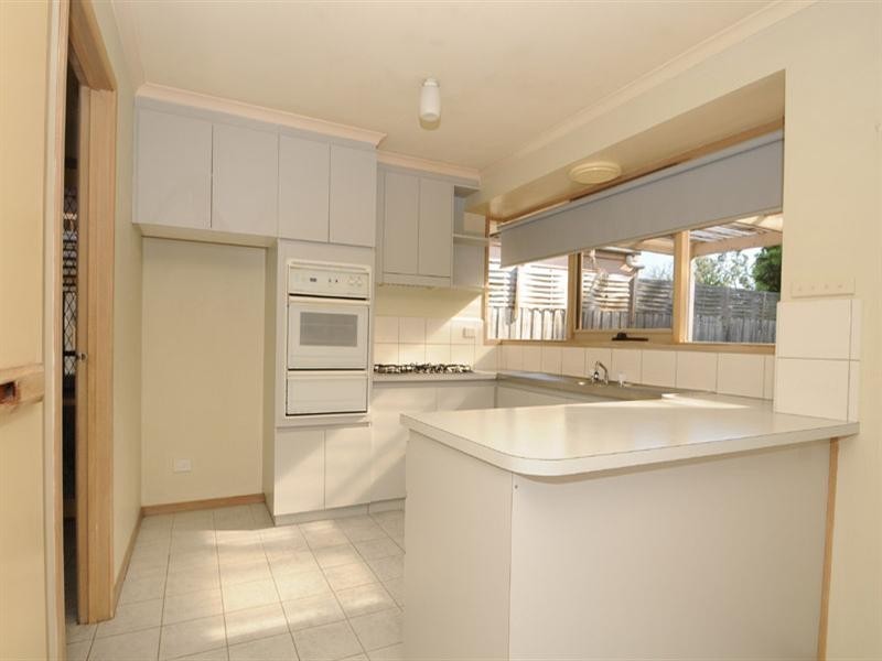 10 Llewellyn Avenue, Aspendale Gardens VIC 3195