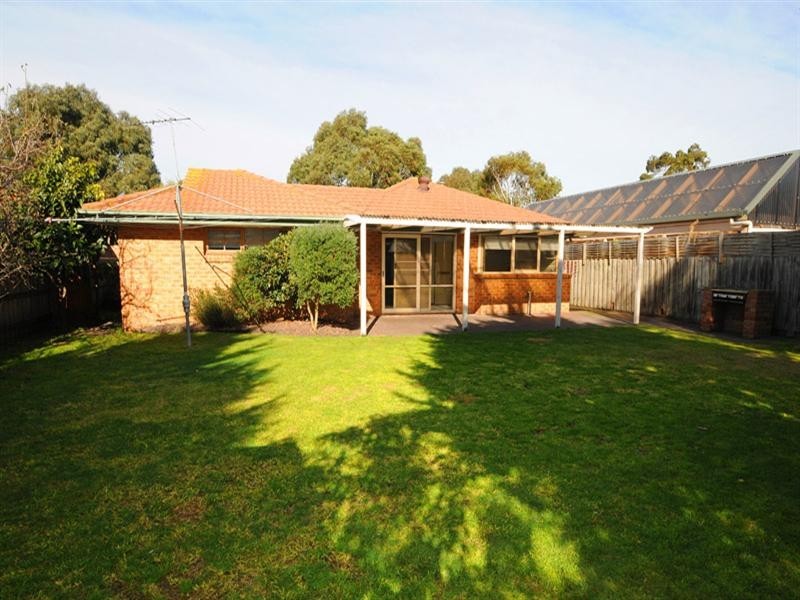 10 Llewellyn Avenue, Aspendale Gardens VIC 3195