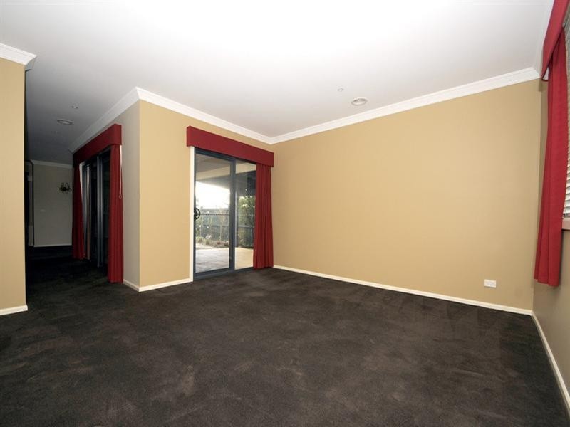 33 Coorong Circle, Waterways VIC 3195