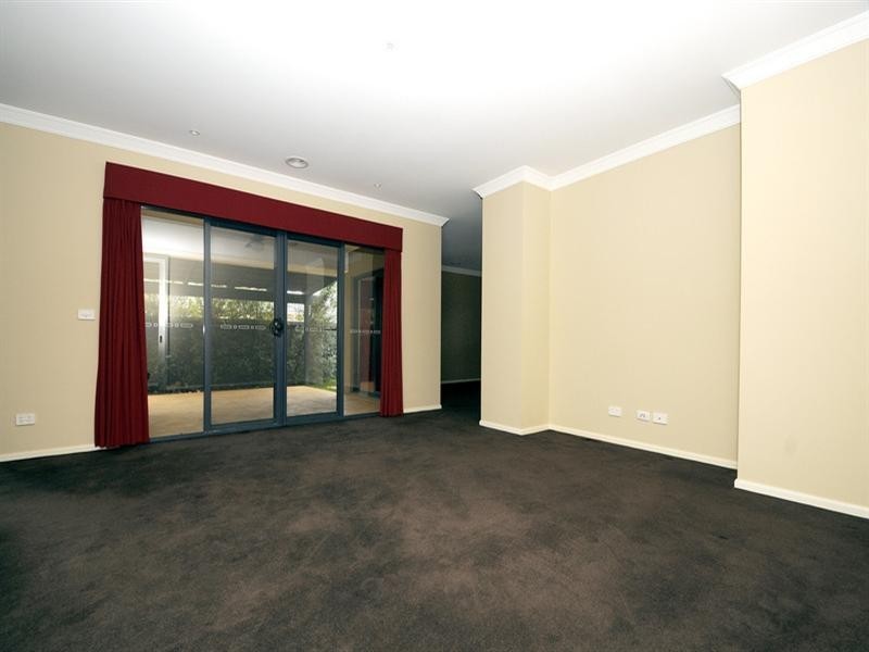 33 Coorong Circle, Waterways VIC 3195